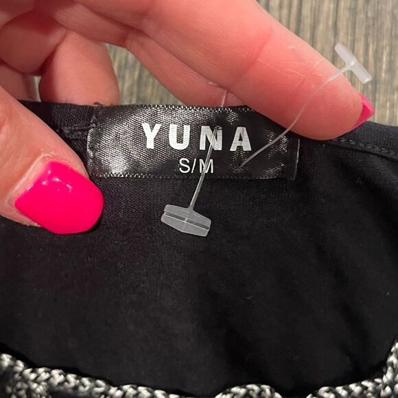 NWOT Yuna Blouse Black Embroidered Neck Short Sleeve Size S/M - Picture 3 of 5